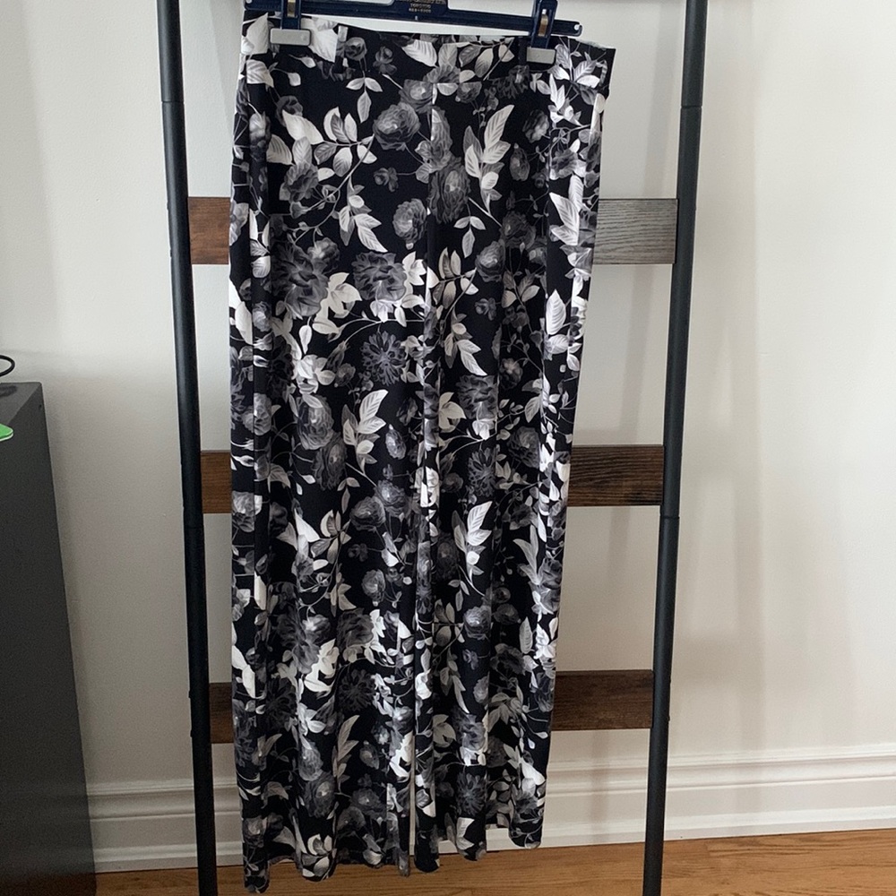 ⚡️4 for $20⚡️ White House Black Market Wide Leg Floral Pants